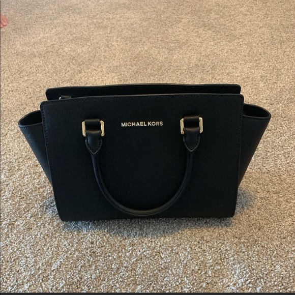Michael Kors Handbags - Authentic Michael Kors Purse